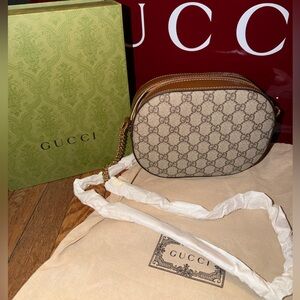 Gucci Línea Canvas and Leather Camera Bag NWT Box and Dusty Bag